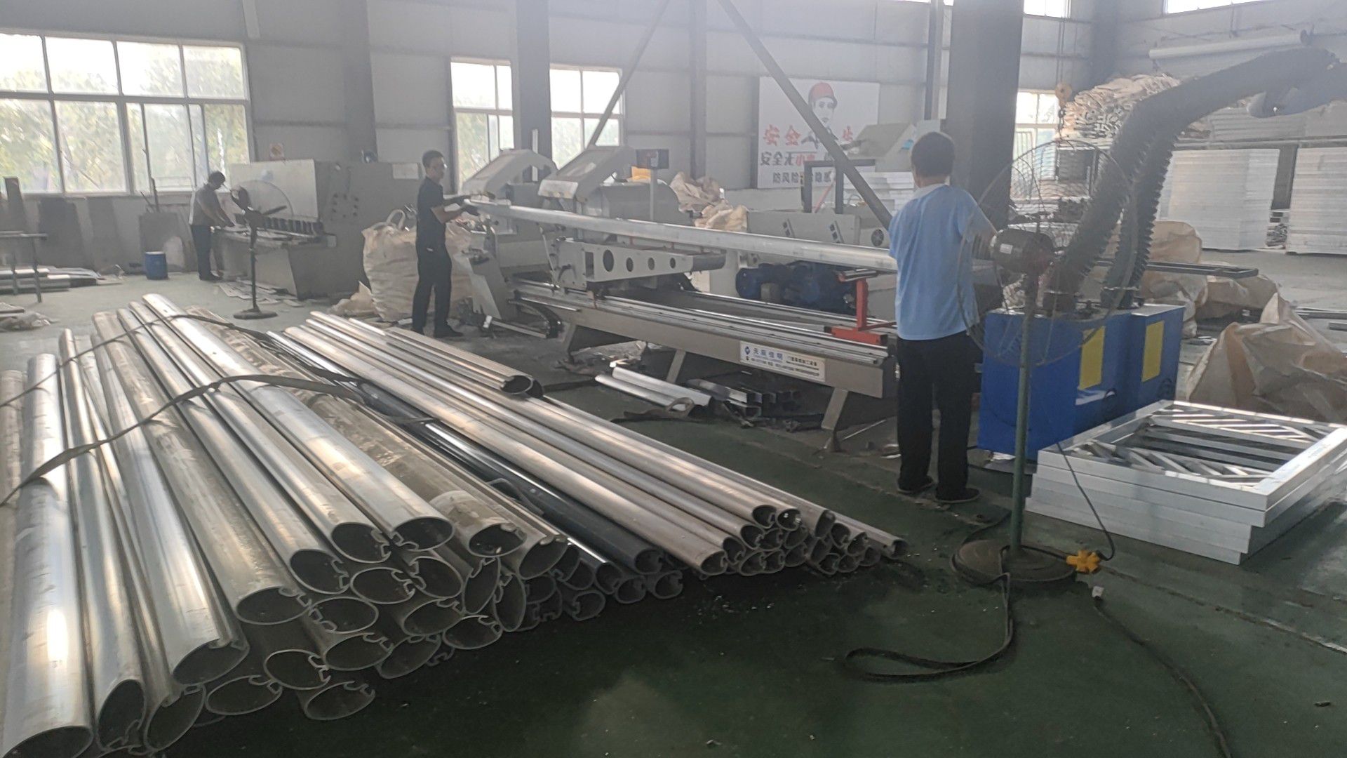 雨湖鋁合金護欄生產的工序