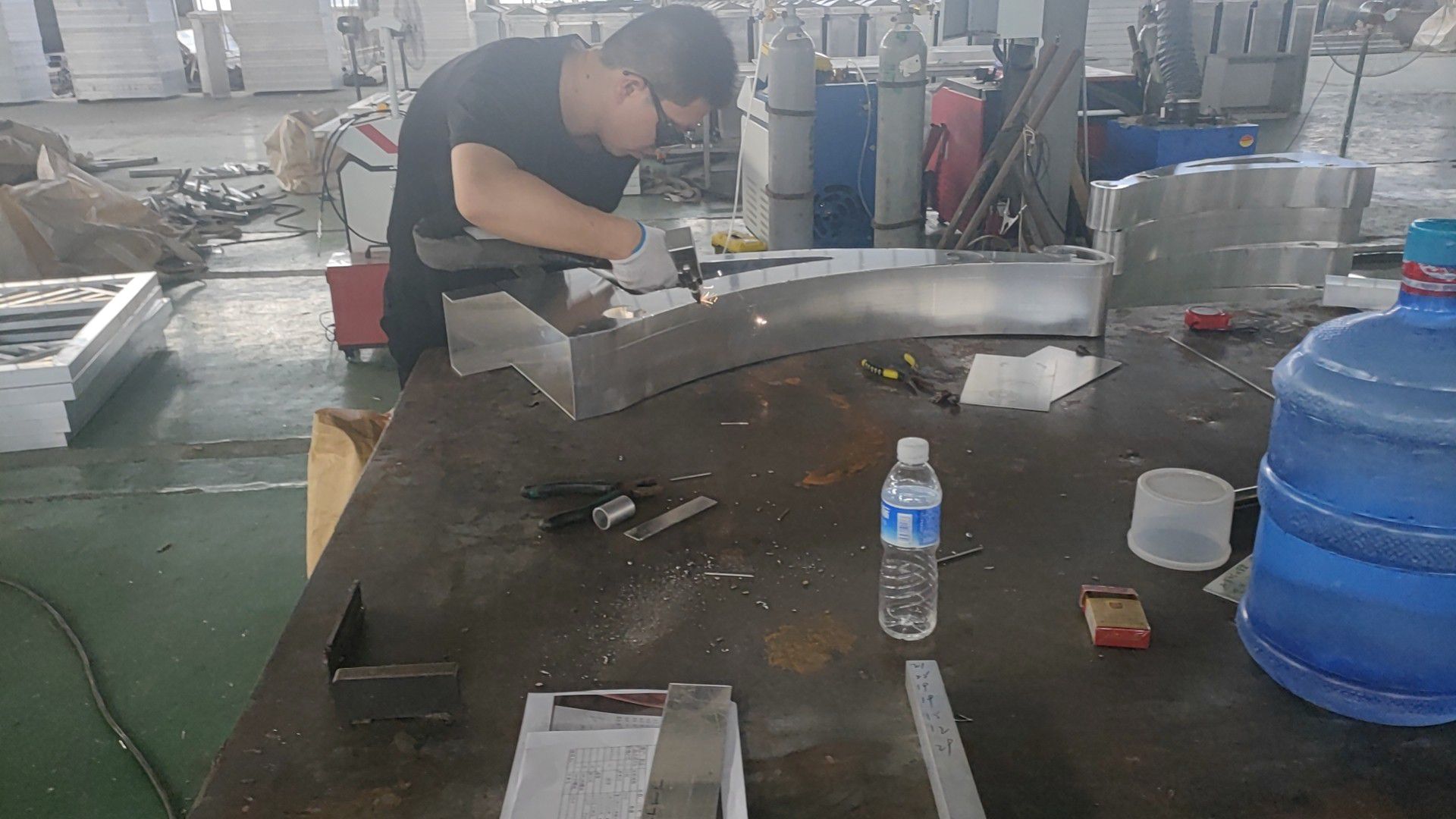 雨湖鋁合金護欄生產的工序